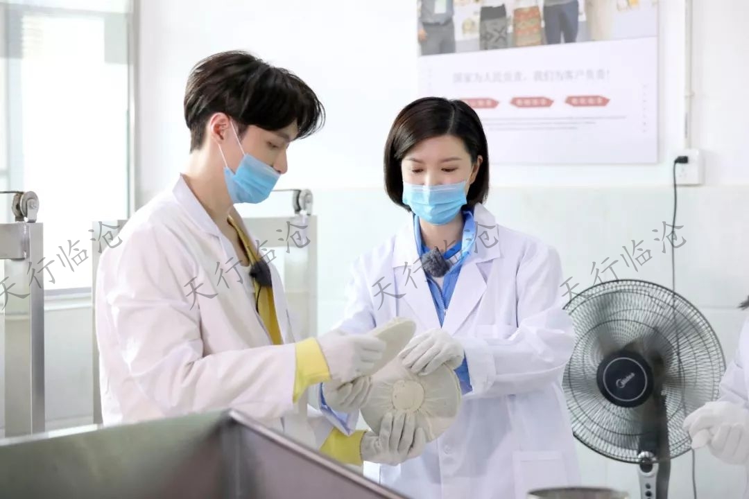 東方衛(wèi)視我們?cè)谛袆?dòng)